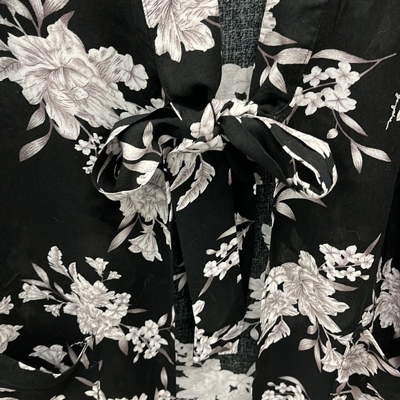 Spiritual Gangster Black Floral Front Tie Kimono Robe OS - Picture 5 of 10
